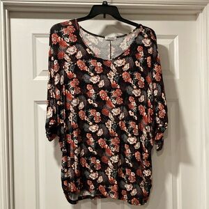 Nice 3X plus size top. Esenchel brand.